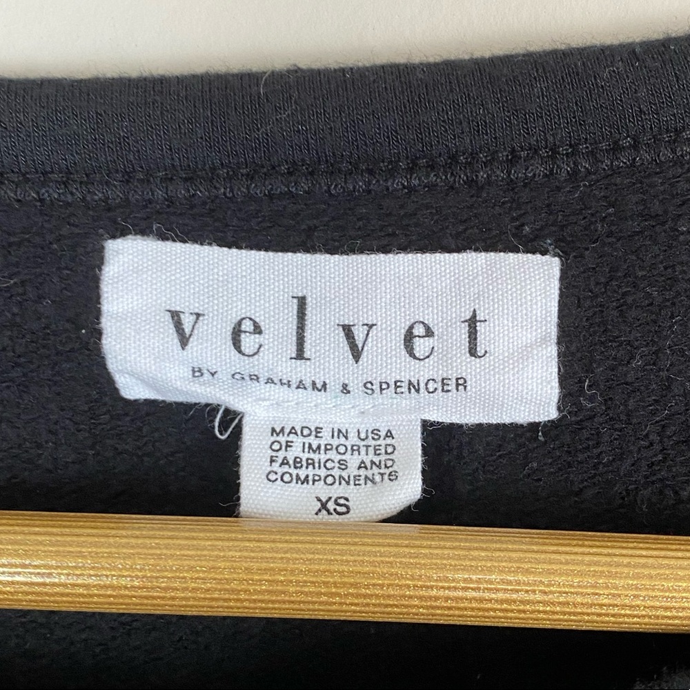 Velvet by Graham & Spencer Long Sleeve Crew Neck - Picture 4 of 6
